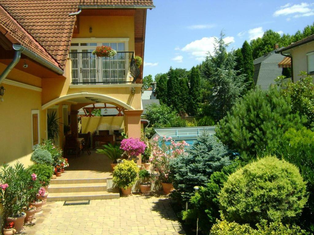 Villa Mikes שיופוק מראה חיצוני תמונה
